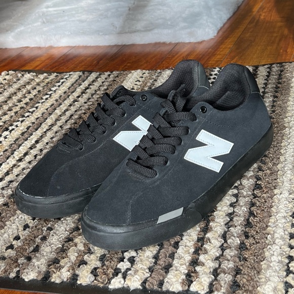 New Balance - Picture 3 of 8